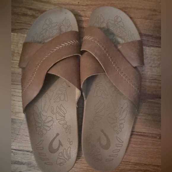OluKai Sandals size 9 - Picture 2 of 4
